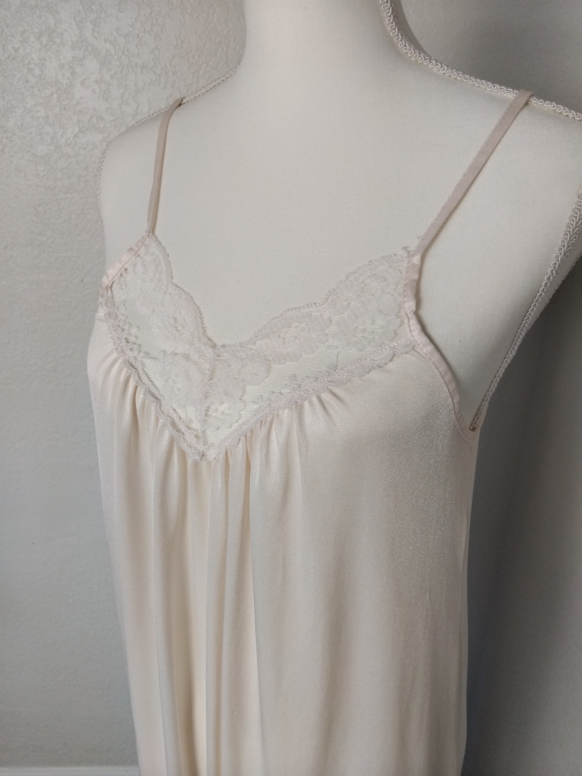 vintage nightie nightgown S small nylon pink lace sleeveless Vandamere