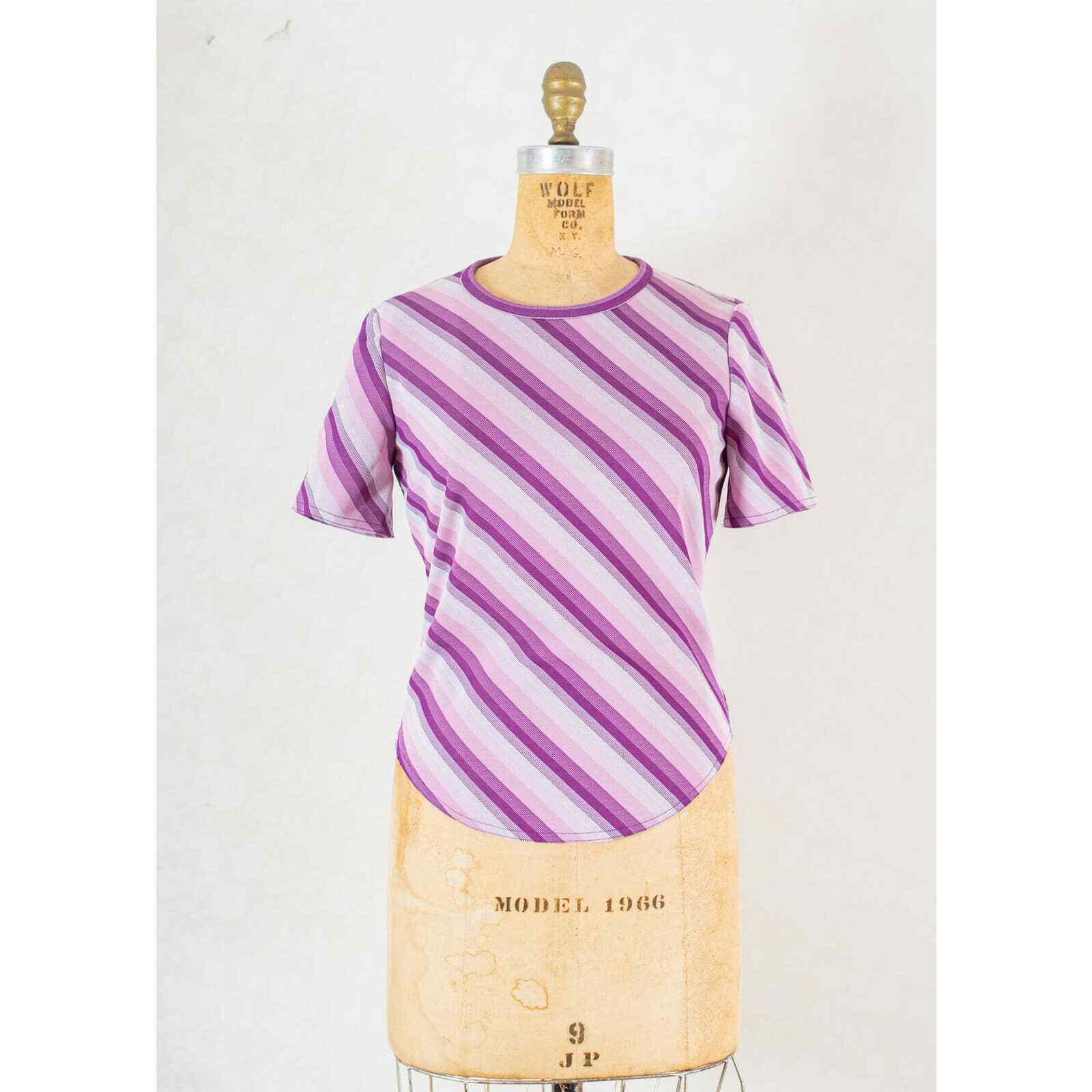 Vintage 80s retro 1980s women’s purple diagonal stripe cropped shirt, petite XS