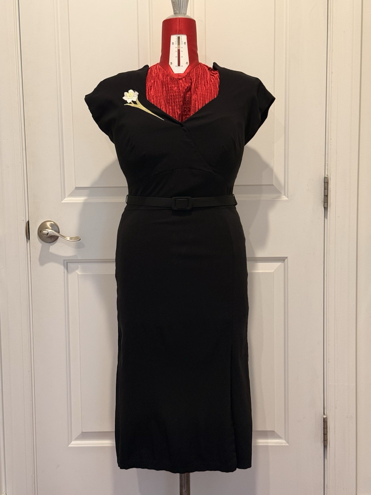 Women’s Early 2000’s Stop Staring! Size XL Black Sheath Dress With Belt