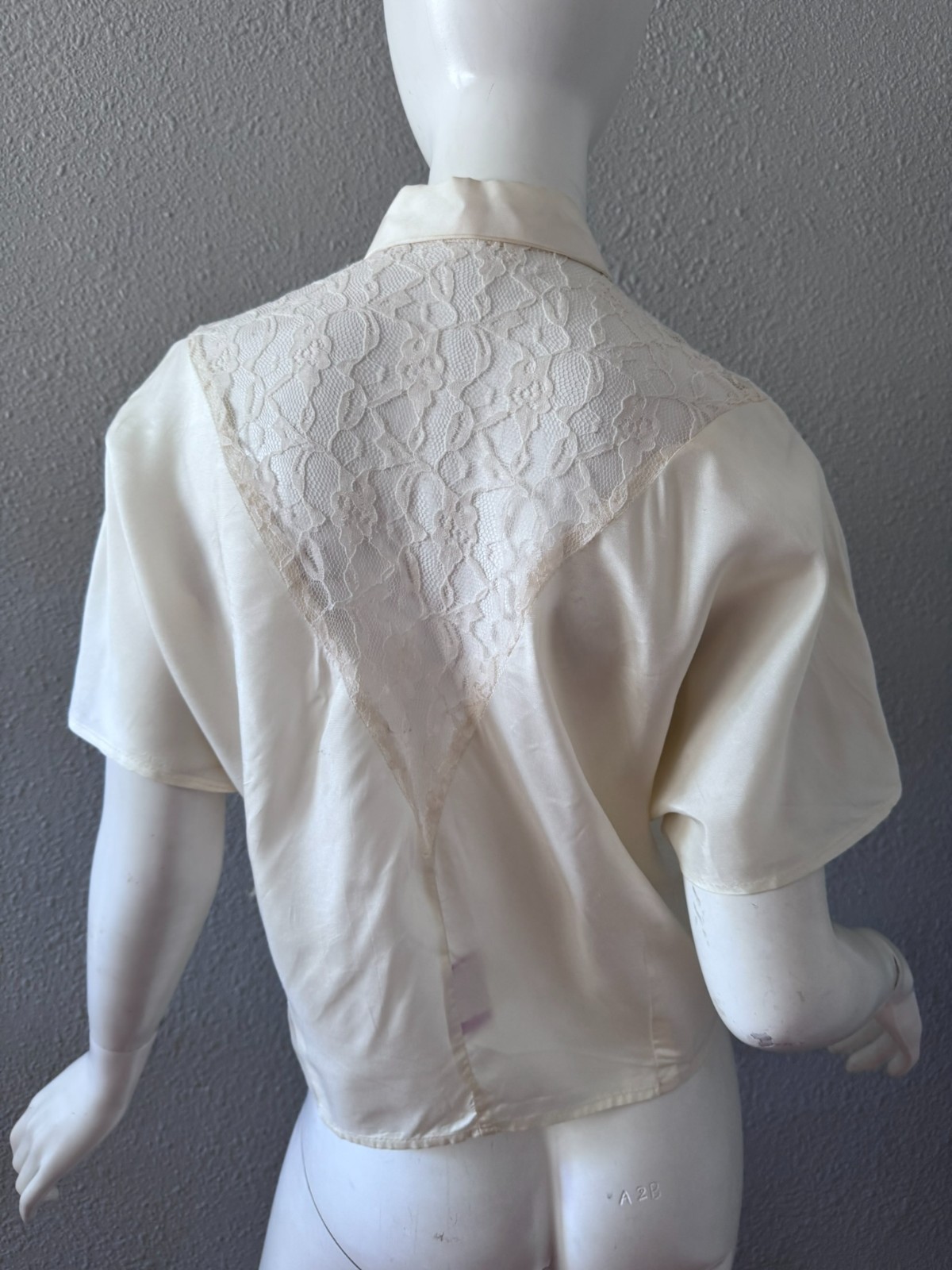 Vintage 70s Ivory Lace Button Dolman Sleeve Crop Top Blouse L