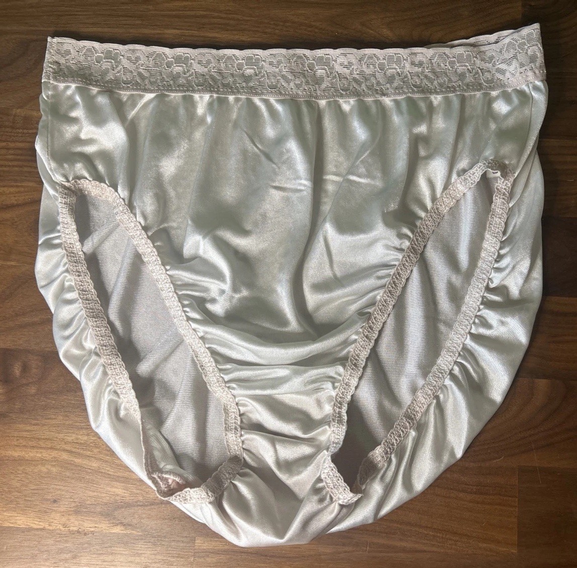 Vtg Hanes Panties Sz 10 Nylon Shimmer Shiny Second Skin Side Tag Hi Cut Lilac