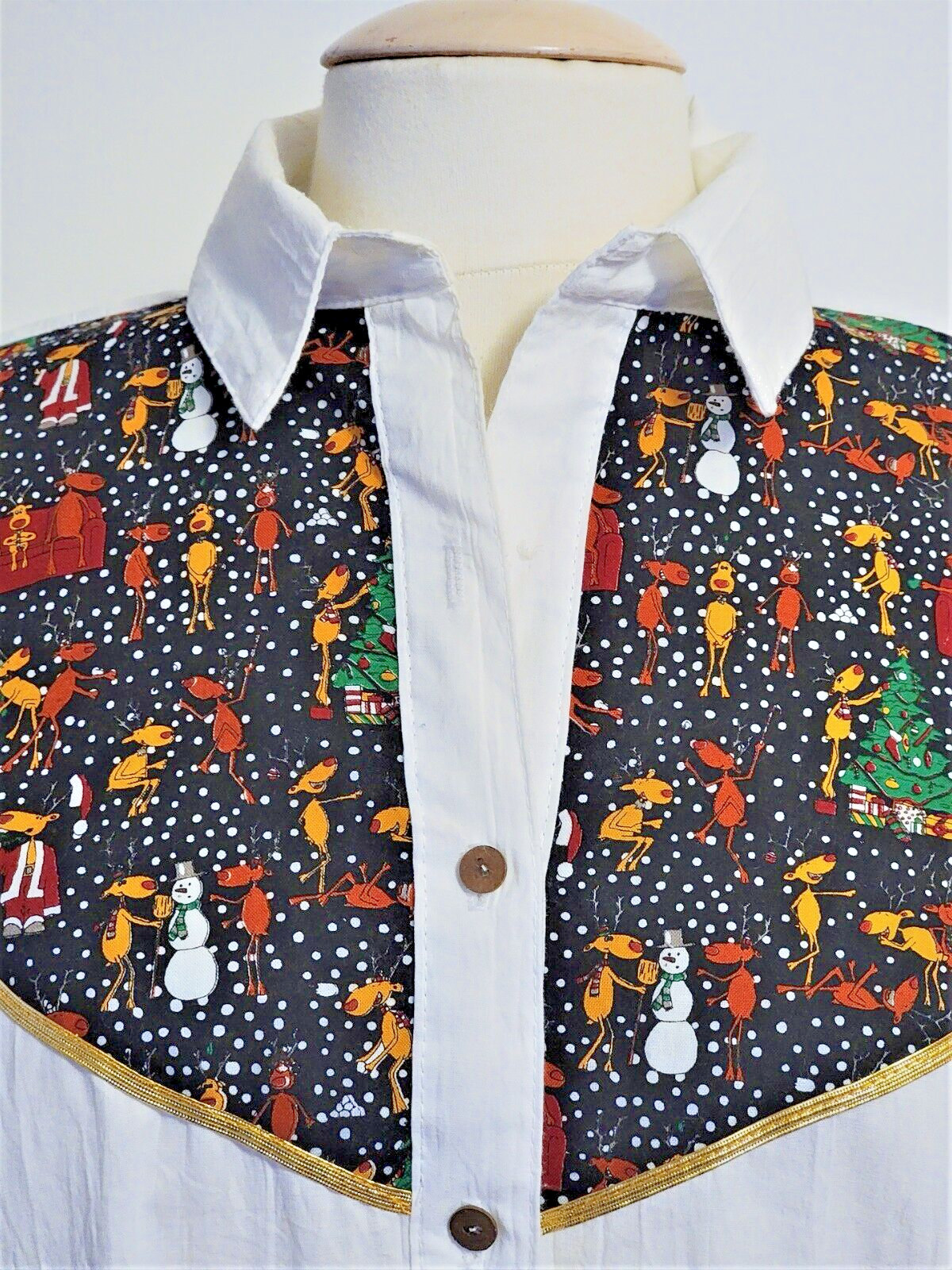 Vintage Western Christmas Tunic Shirt Women’s S/M White Black Reindeer Oversized