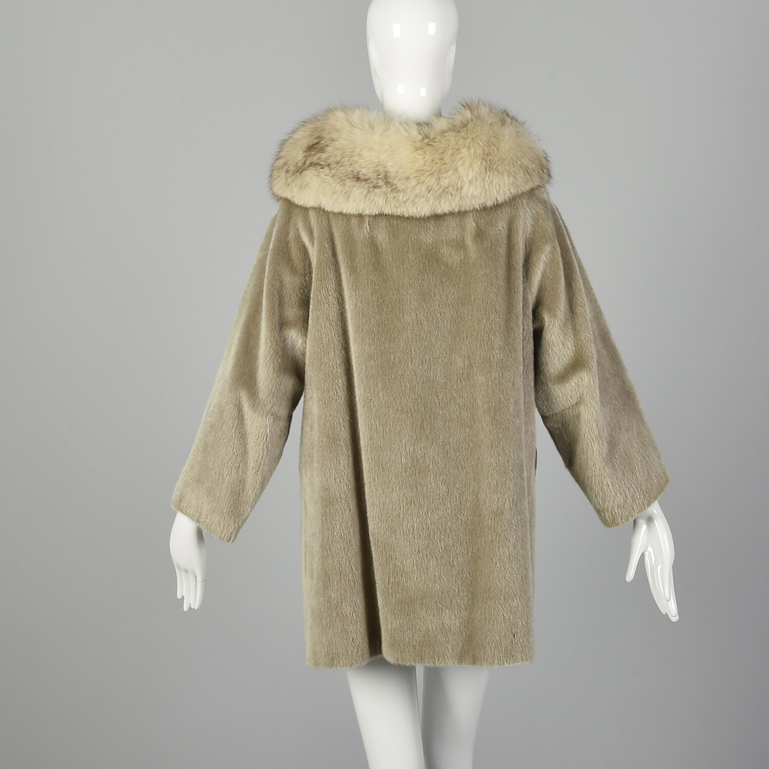 L 1960s Tan Coat Faux Fur Fox Fur Collar Boxy Bracelet Sleeves Winter Jacket
