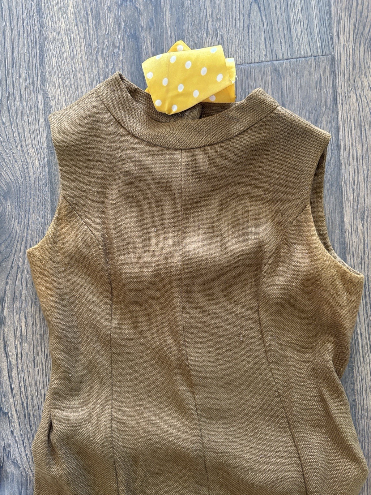 1960s Brown shift dress sleeveless with yellow polka dot Scarf Collar Medium