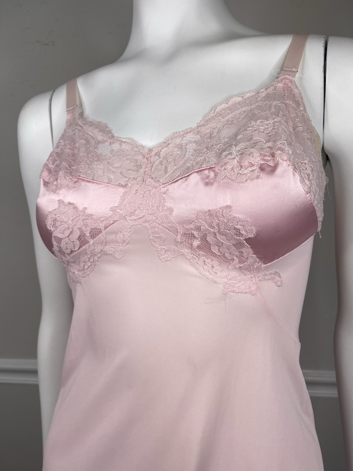 Vtg Gossard Artemis Full Slip Size 32 pink Nylon Lace satin pink Nightgown Dress
