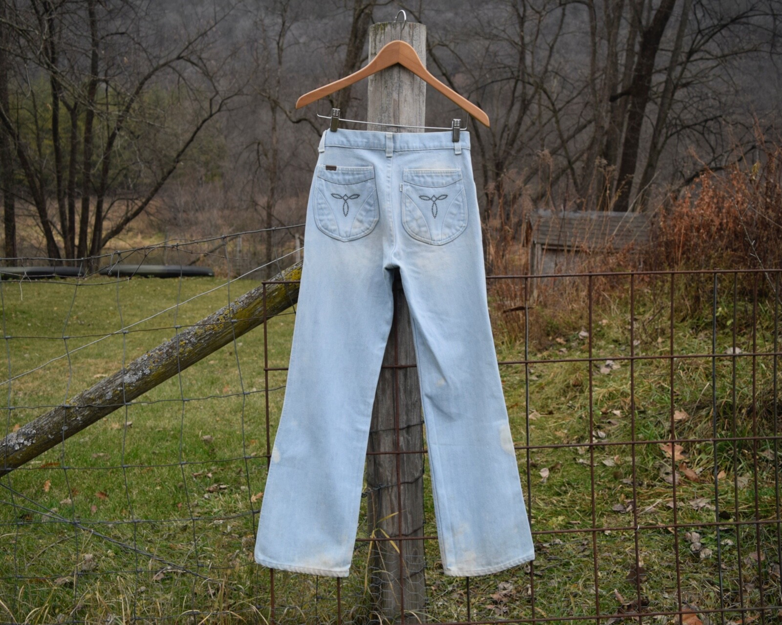70s Levi’s 28×30 11″ High Rise 42 Talon Zipper Distressed Bleached Light Wash