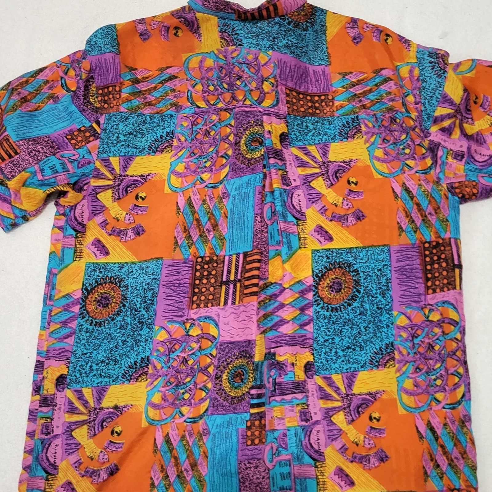 Vintage 90’s Women’s M 'TRIBES FROM THE LAND OF THE BRAVE’ Short Sleeve Silk Top