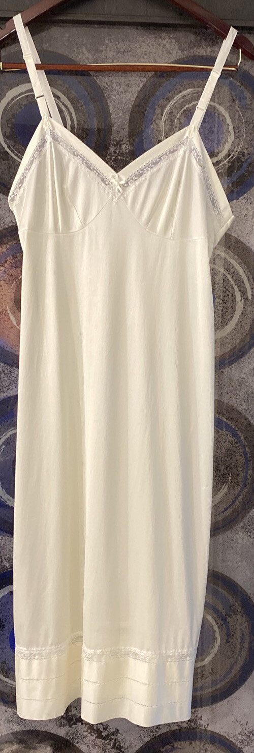 Vintage LORRAINE Nylon Ivory Lace Full Slip Size 36 Tall – SHIPS FREE