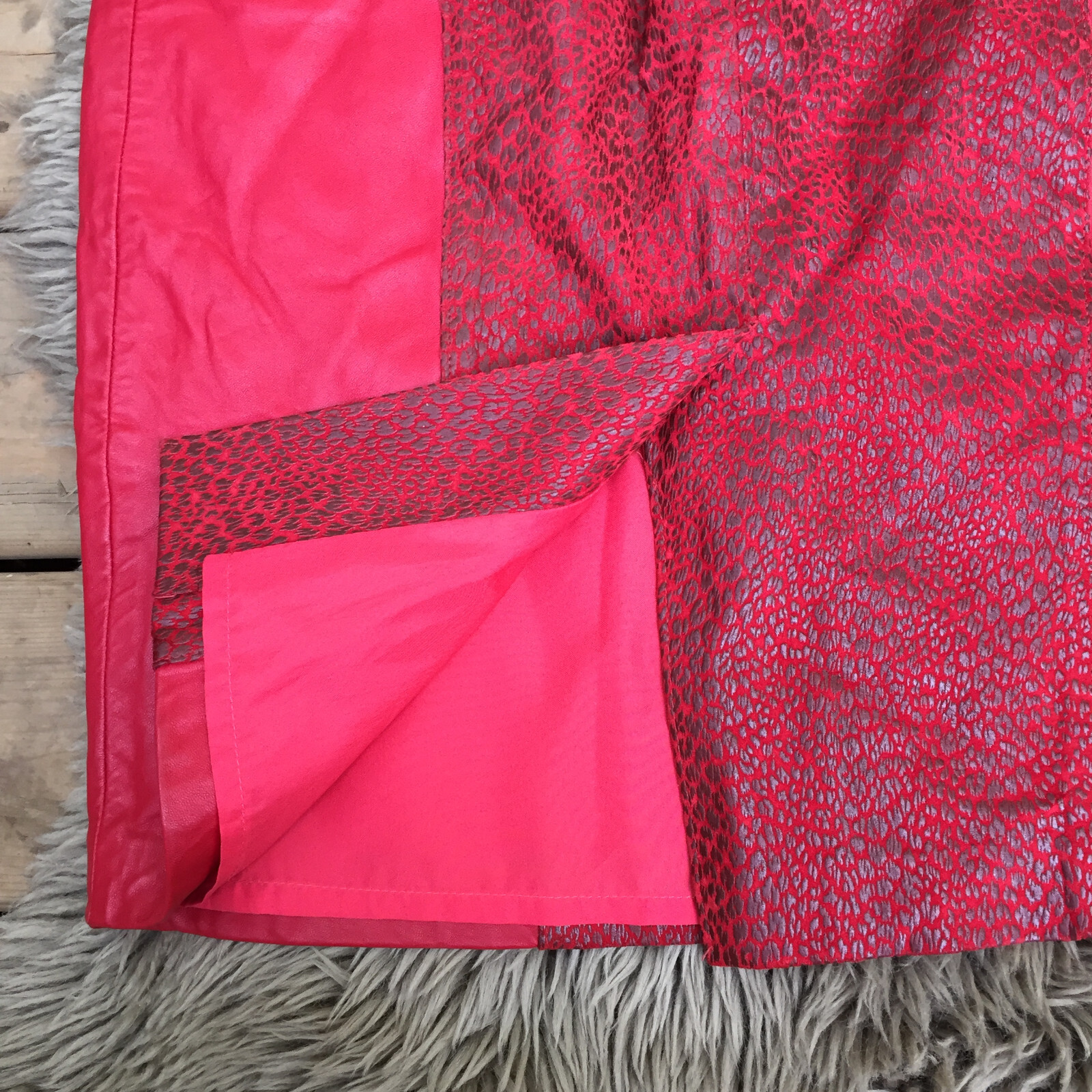 Rumors n’ Gossyp 1980s vintage red leather pencil skirt w/pockets – size M