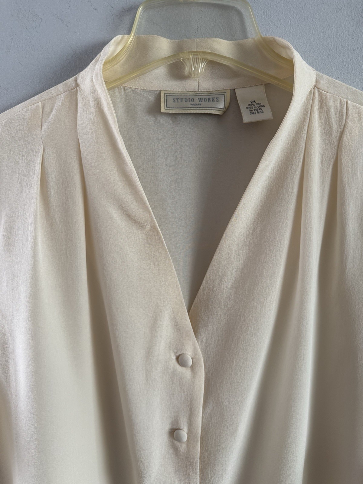 Vintage Studio Works 100% Silk Blouse Sleeveless Beige Button Up V-Neck 2X NWT