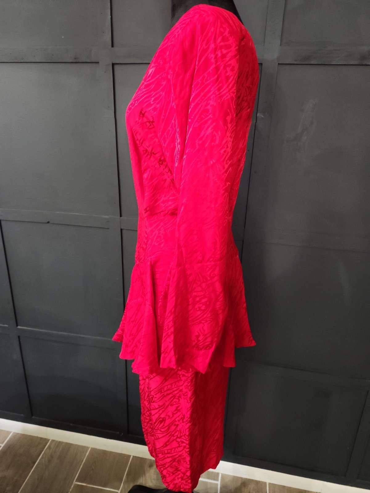 Vintage Ambria Dress 100% Silk Size 6 Peplum Zipper Back Long Sleeves V Back