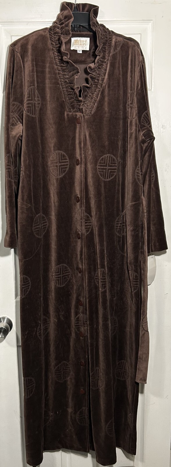 Bendigo Impressions Women Brown vintage Robe size PS velour maxi robe Buttons