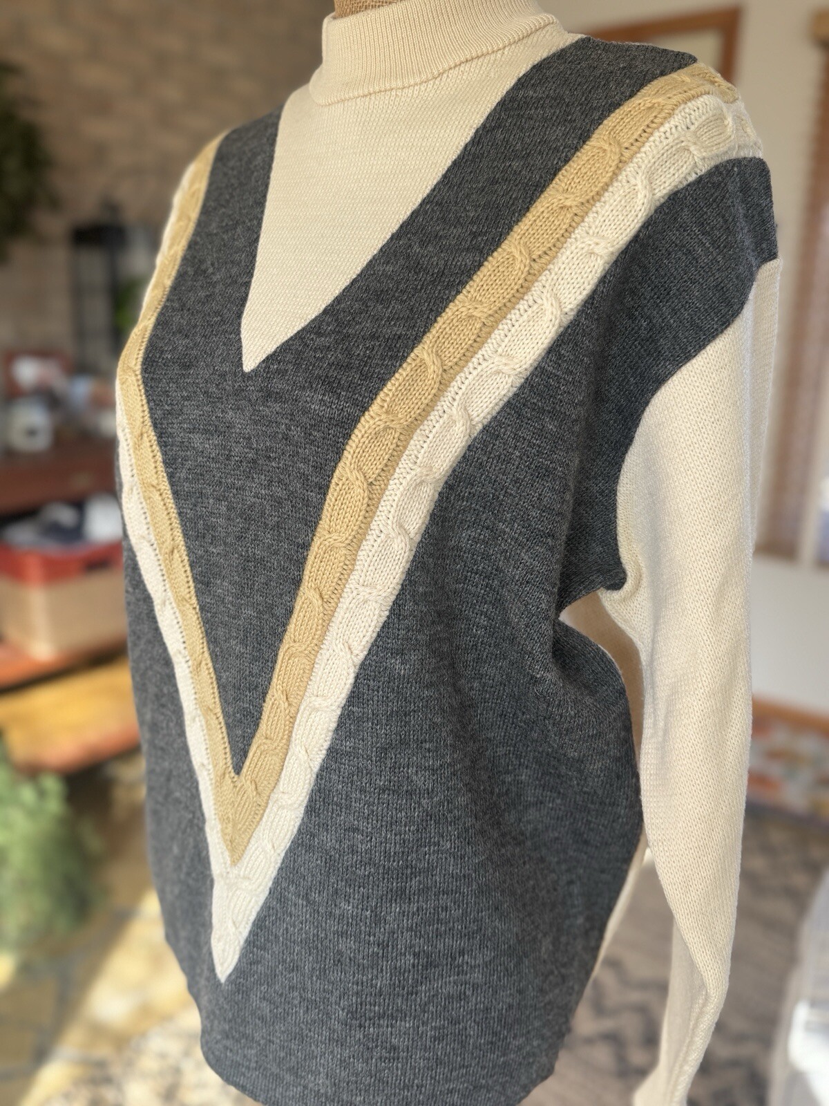 Vintage ‘70’s Knit Sweater 100% Wool, Campbells So. California, XL Neutrals