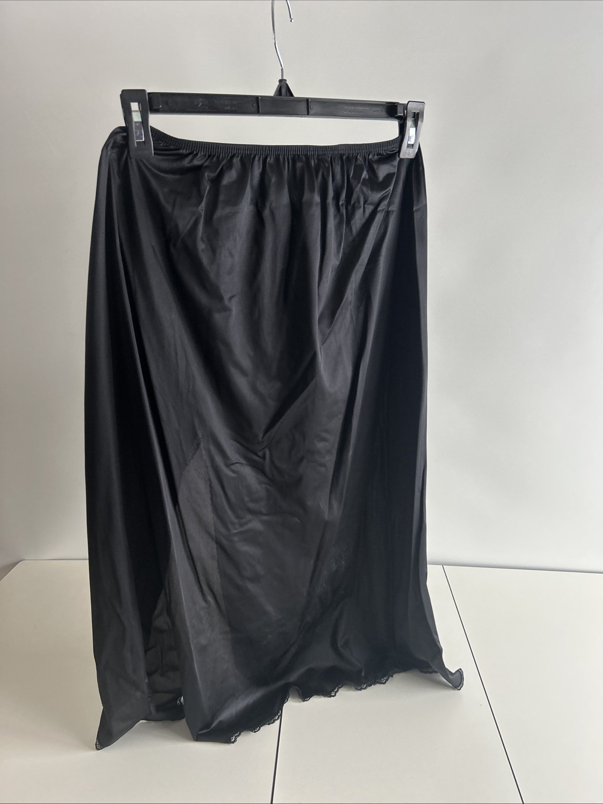 Vanity Fair Women’s Black Slip size L 32″