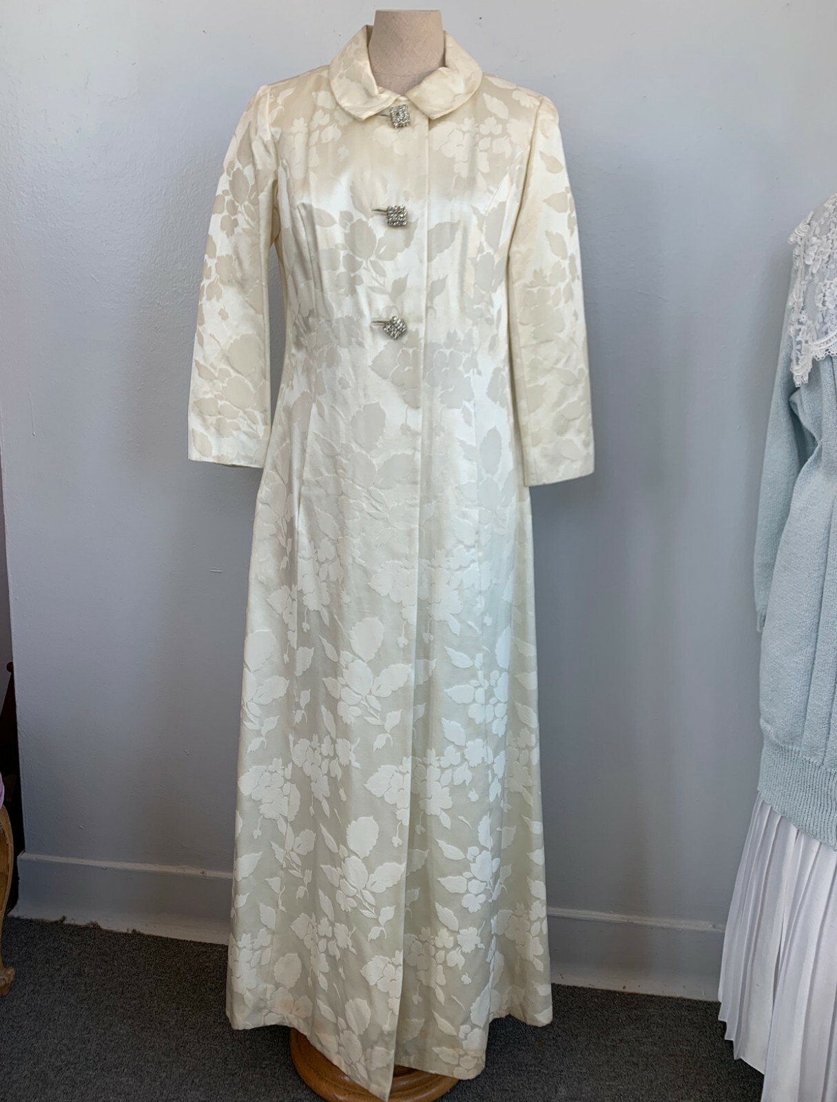 VTG Hanna Importer ladies coat white brocade crystal buttons 1960s