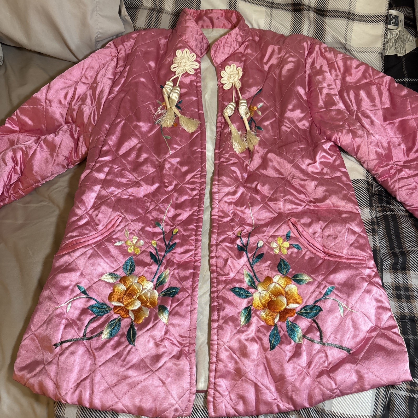 Vintage 1950’s Pink Quilted Satin Embroidered Korean Souvenir Jacket Floral Silk