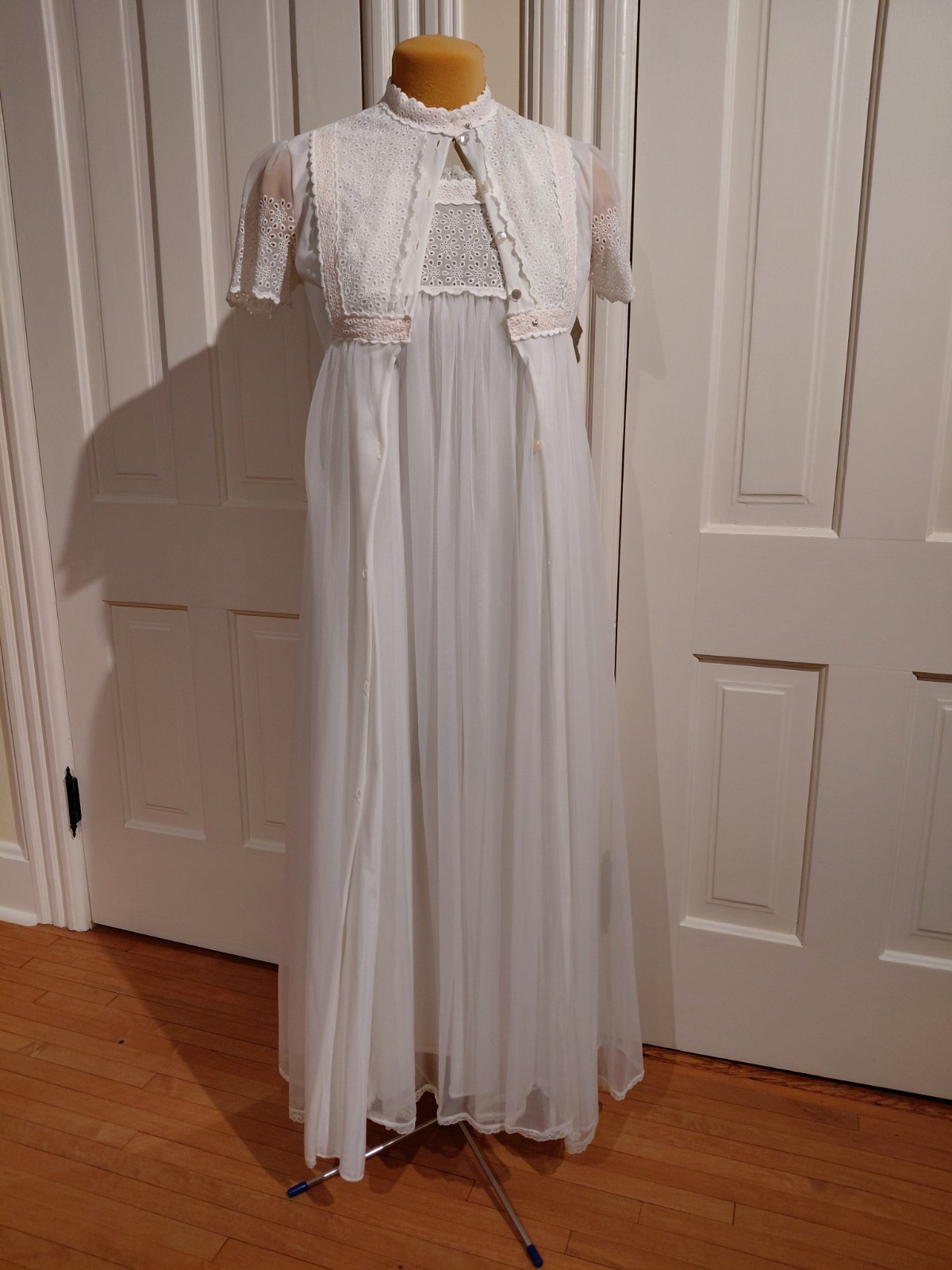 1970’s Cheoette Long Peignoir and Gown, Size P, White