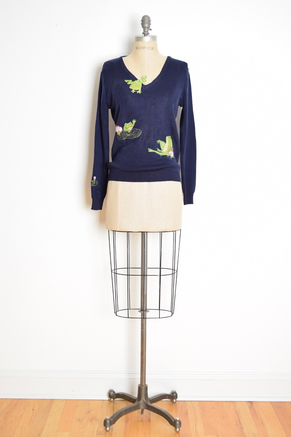 vintage 70s sweater navy embroidered FROGS Cyn Les Shirlee jumper top shirt M L