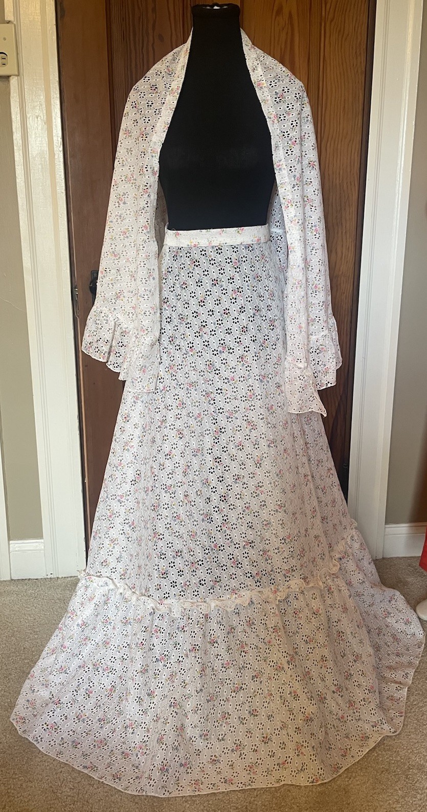 Vintage Fashion Frocks 70’s White Floral Eyelet Lace Long Skirt & Shawl
