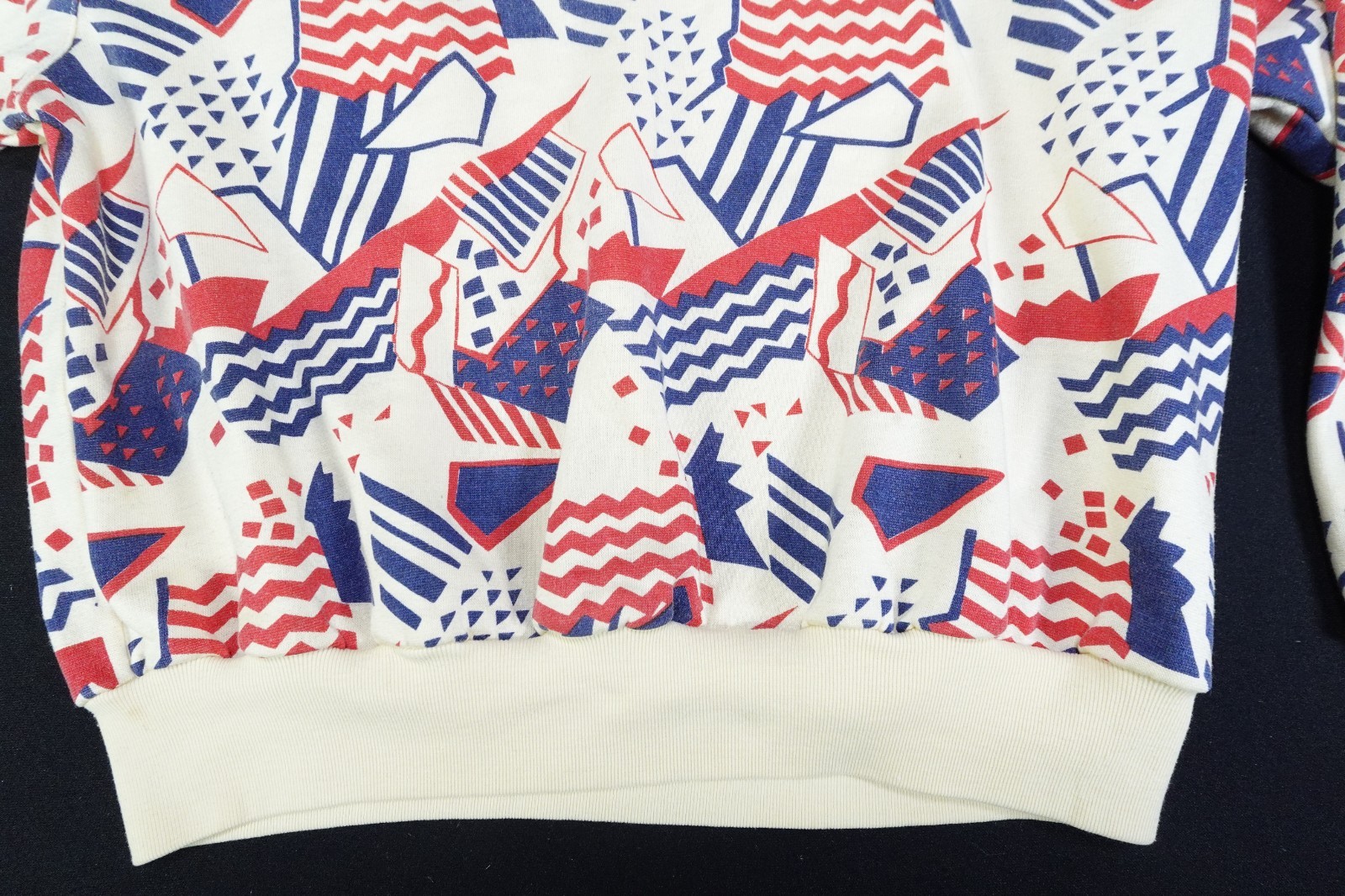 NIKE Vintage 1987 Women’s Geometric Print Fleece Crew Sweatshirt Angela Snow