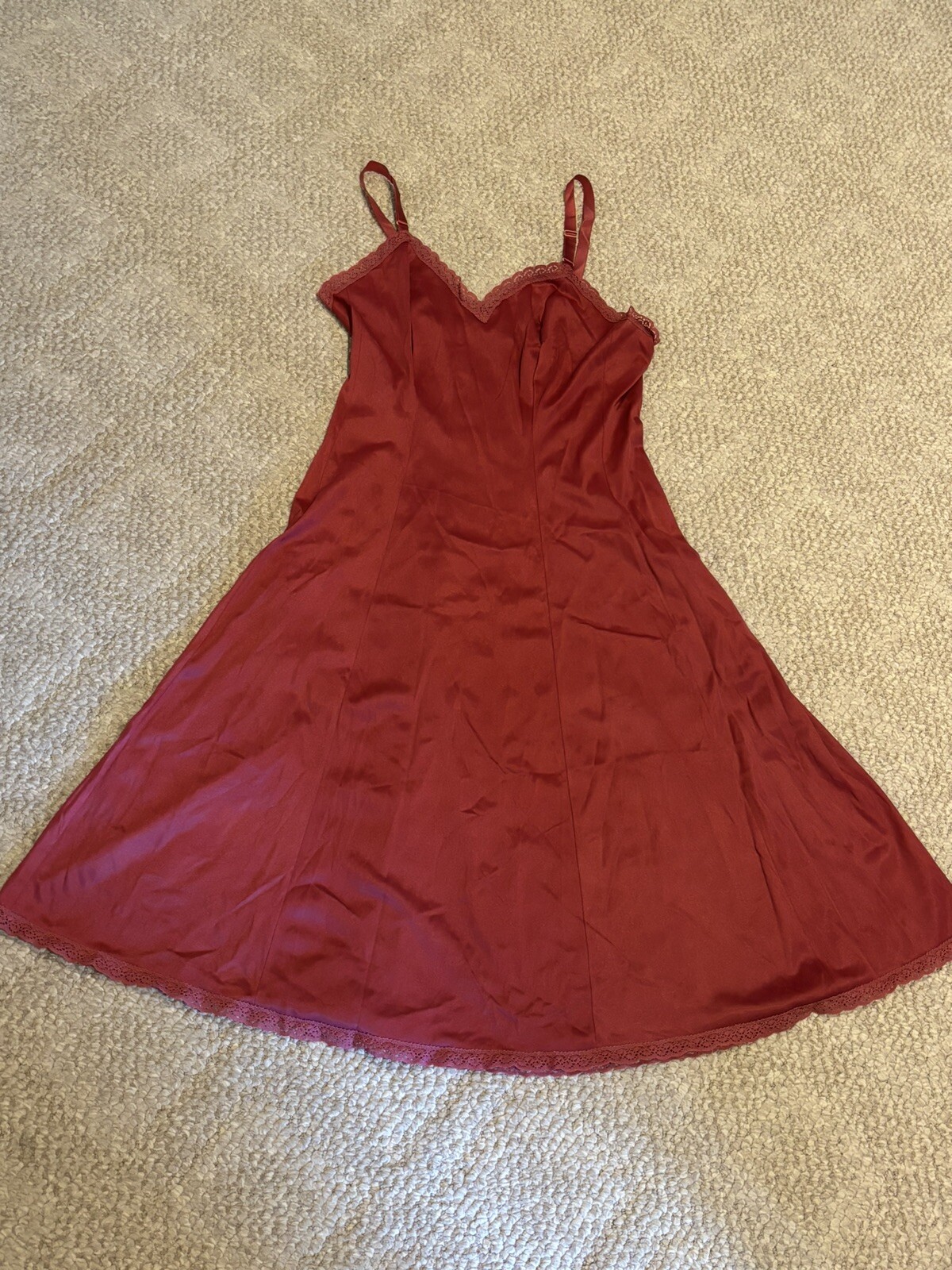 Sears The Doesn’t Slip Burgandy Nylon Lace Trim Full Slip Women’s Size 34