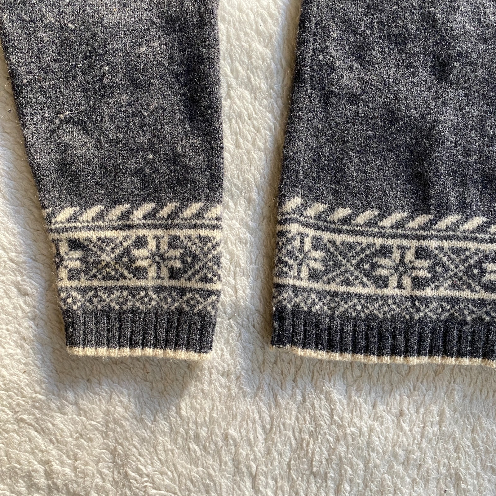 Carlyle & Kilmore 100% Virgin Wool Sweater – Small