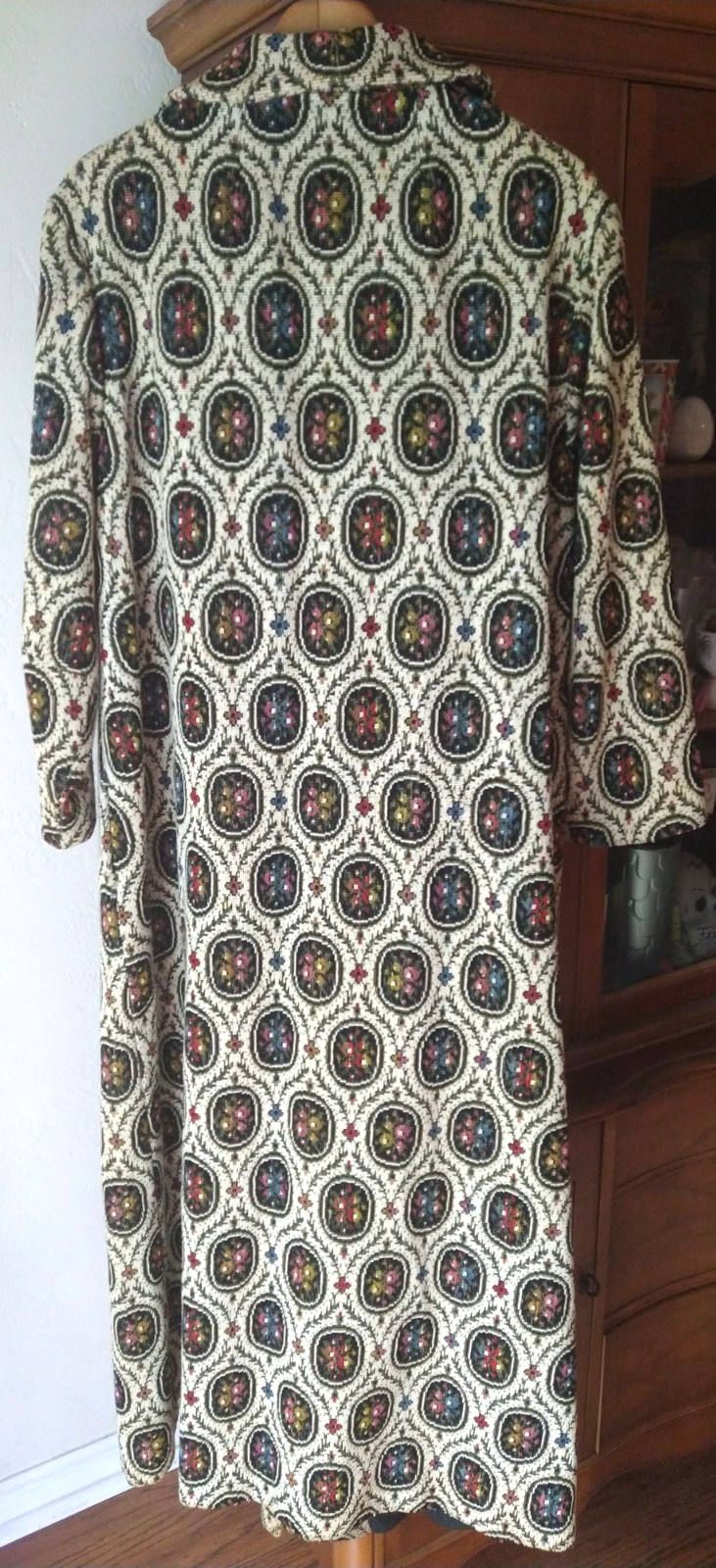 Beauty Custom Vintage 1960s L Medallion Floral Tapestry Lamb Contrast Maxi Coat