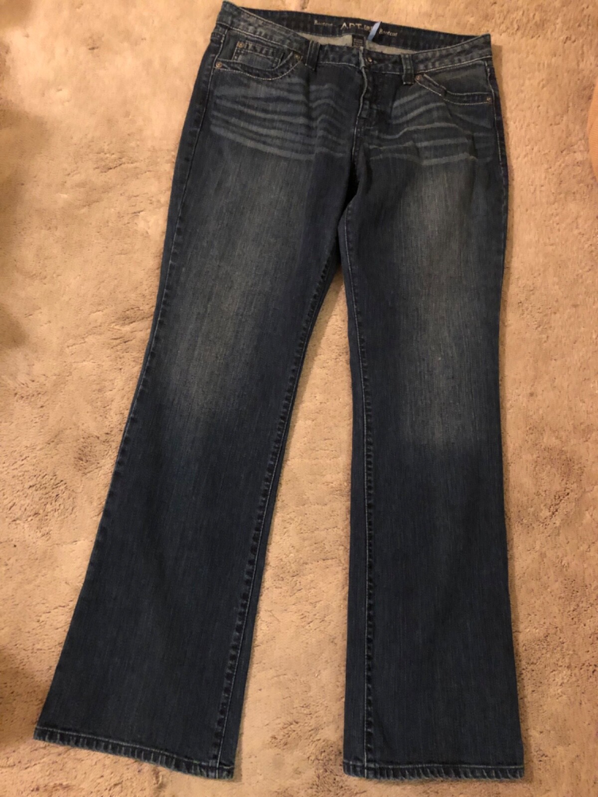 Women’s size 12 Apt 9 Stretch Jeans inseam 32″ & pockets 36” Waist