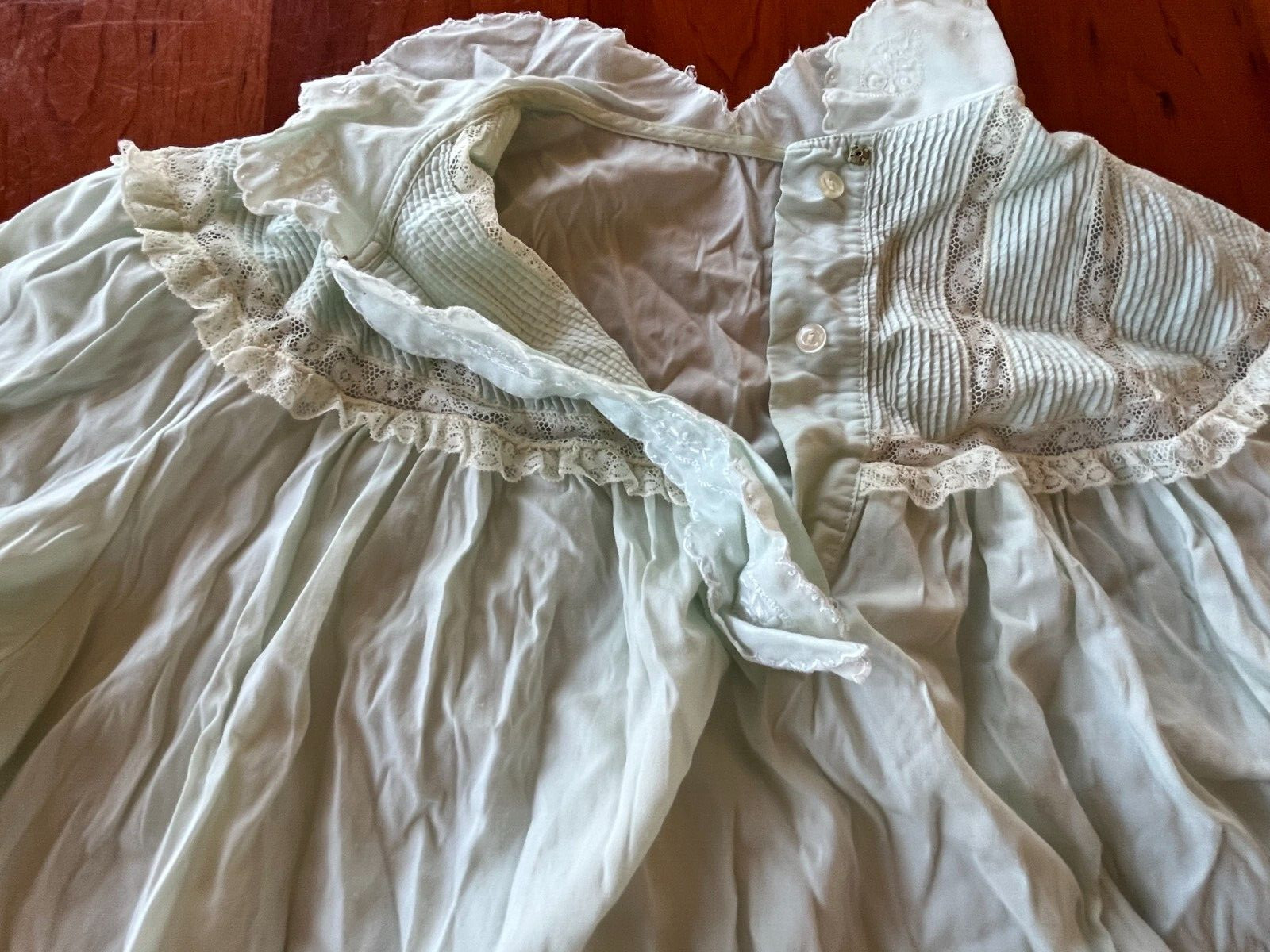VINTAGE PASTEL GREEN LADIES NIGHTGOWN LACE COTTON POLY BLEND LONG SLEEVE