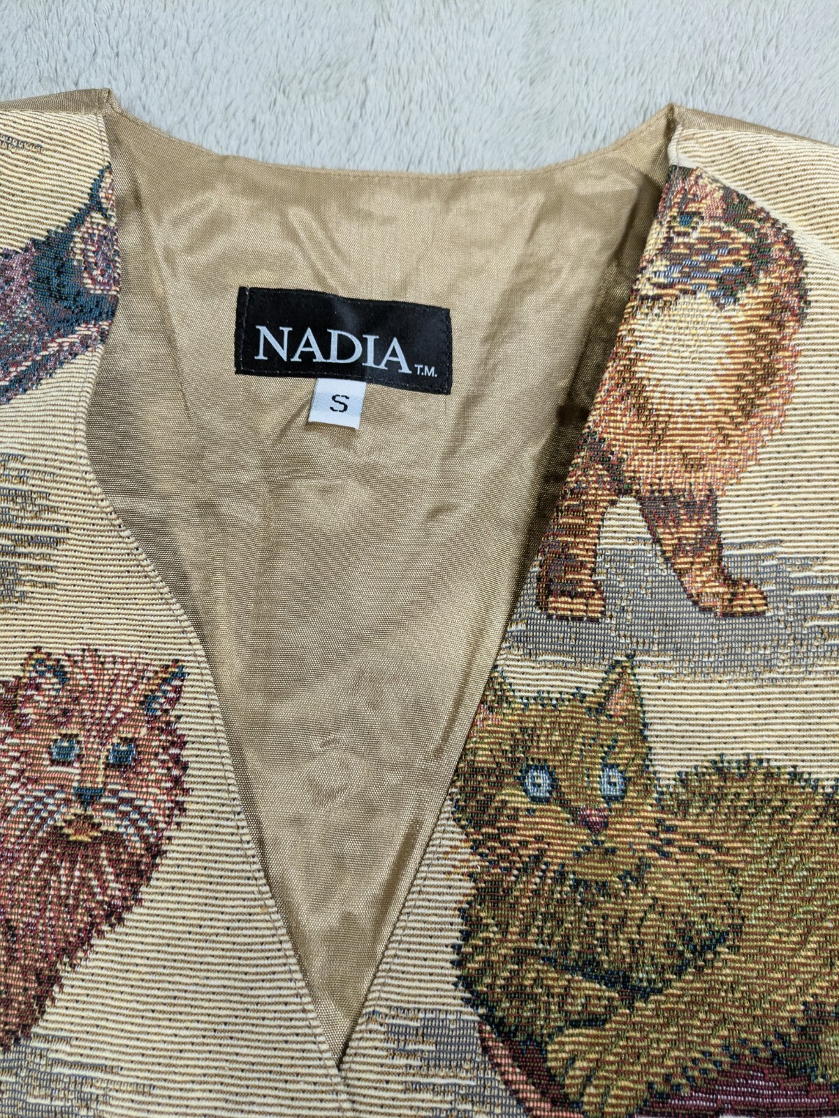 Vintage Nadia Embroidered KITTY CATS Tapestry Womens SMALL Grandmacore Vest NEW