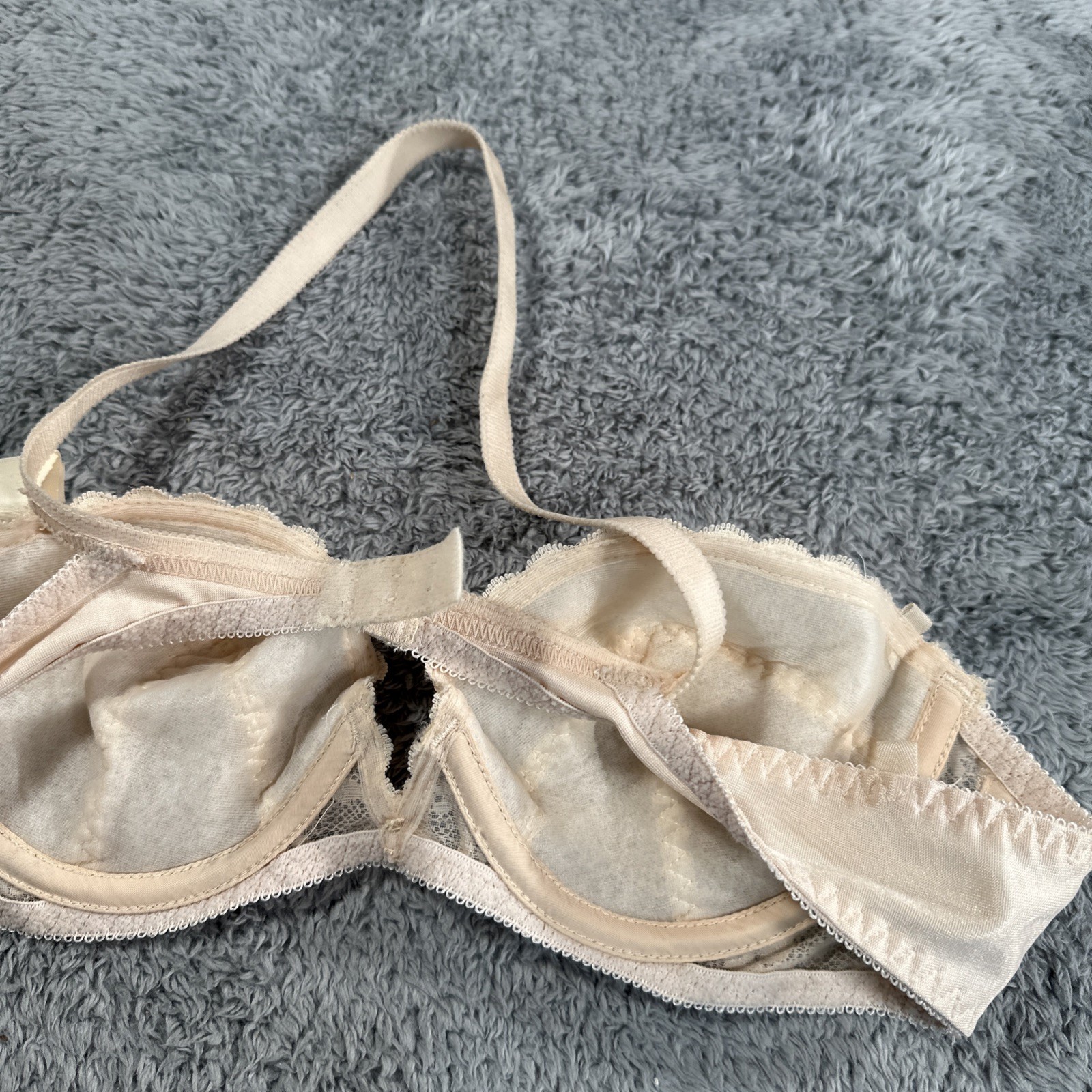 Vintage Carnival Bra – 36 A The Push Up Lace Nylon Beige 1970s Pearls