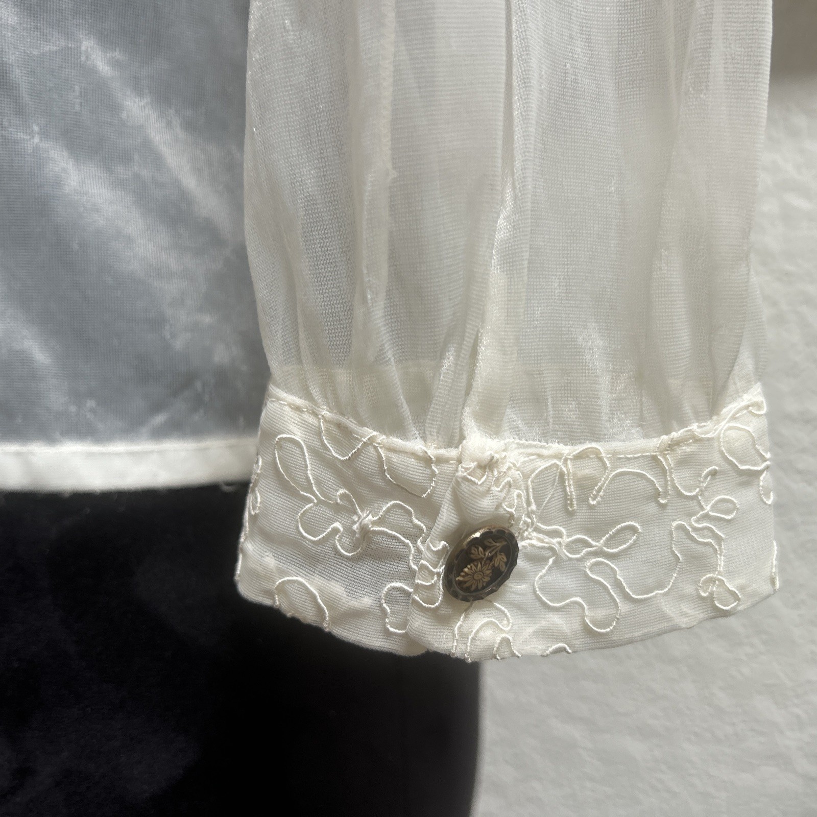Vtg White Sheer Nylon Prairie Victorian Country Revival Floral Buttons Sz S
