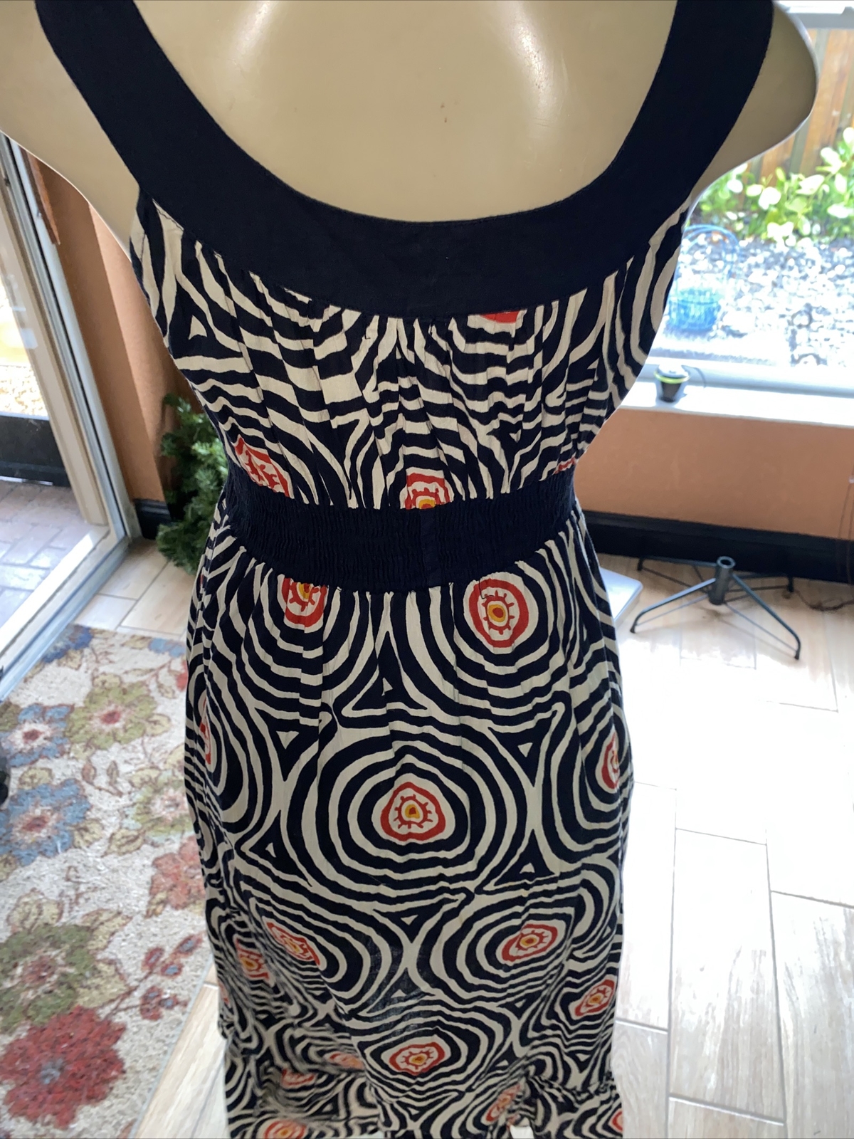 VTG PSYCHEDELIC B/W SWIRLS EMPIRE ELASTIC WAIST JEWELS NECKLINE DRESS M ngg