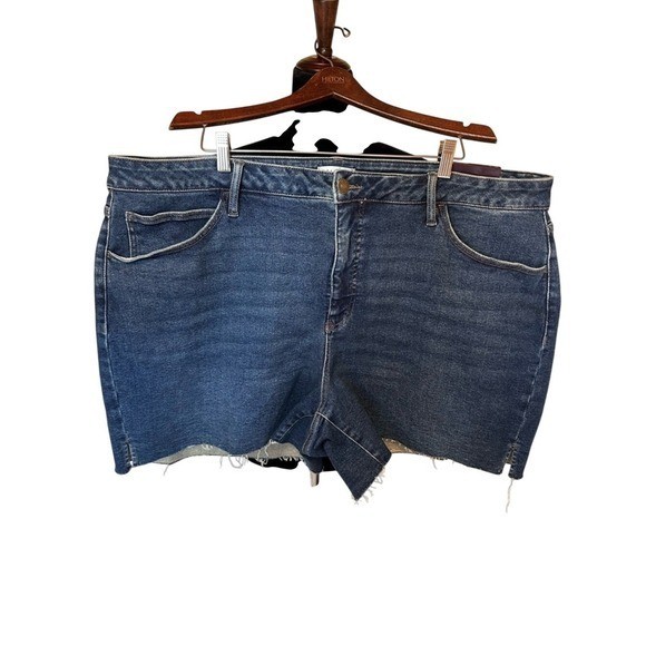 NWT Ava & Viv High Rise MIDI Denim Cutoff Raw Edge Shorts Size 22