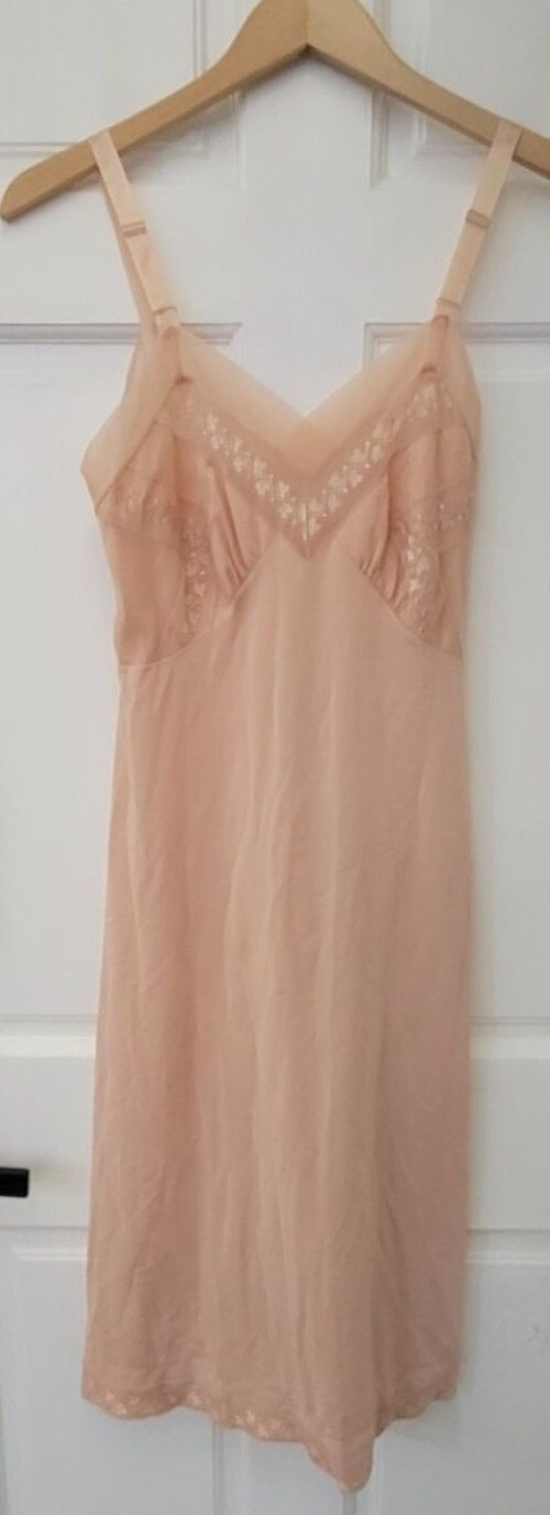 Peach Luxite by Kayser Embroidered Slip Vintage size 34
