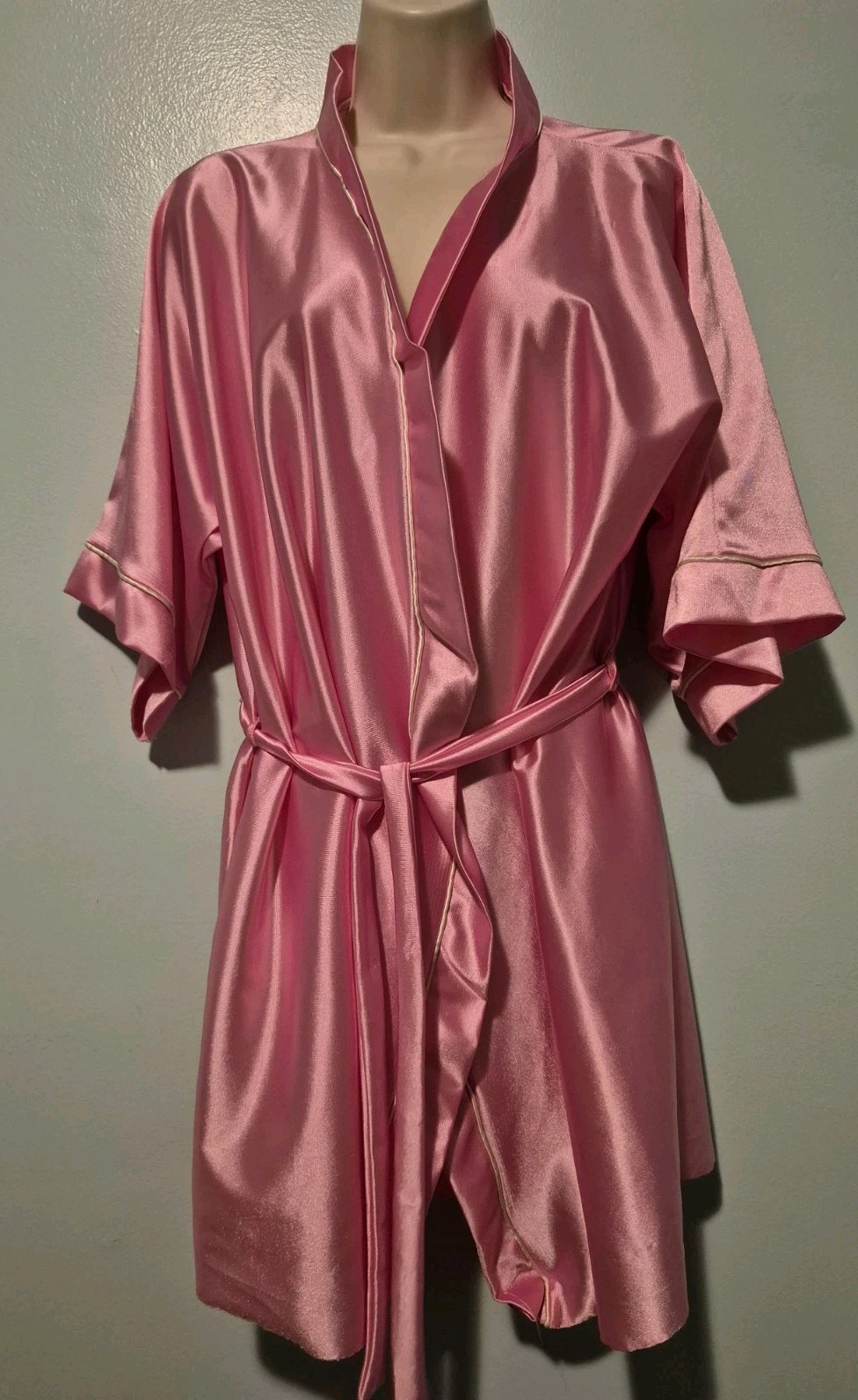 Vintage Heather Pink White Piping Short Satin Robe Pink Ladies