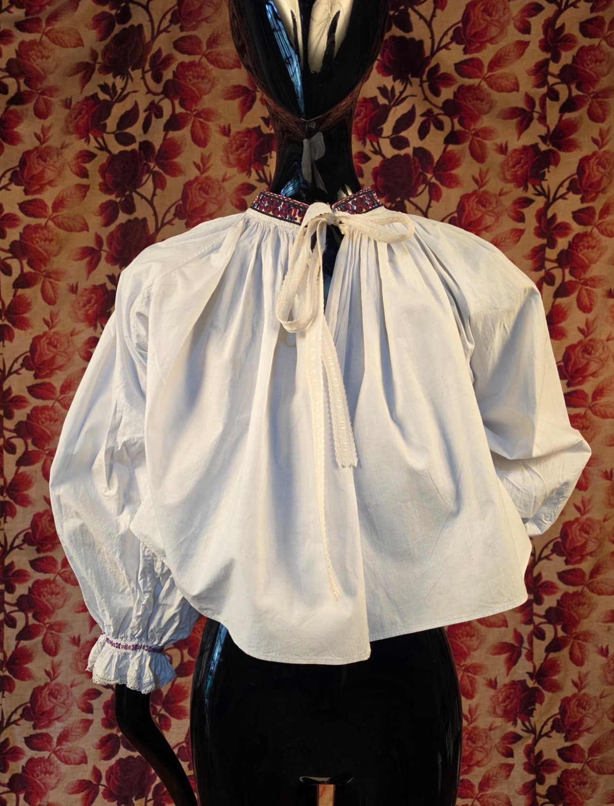 ANTIQUE ROMANIAN PUFF SLEEVE LINEN BLOUSE W HAND EMBROIDERED FLORAL DETAIL