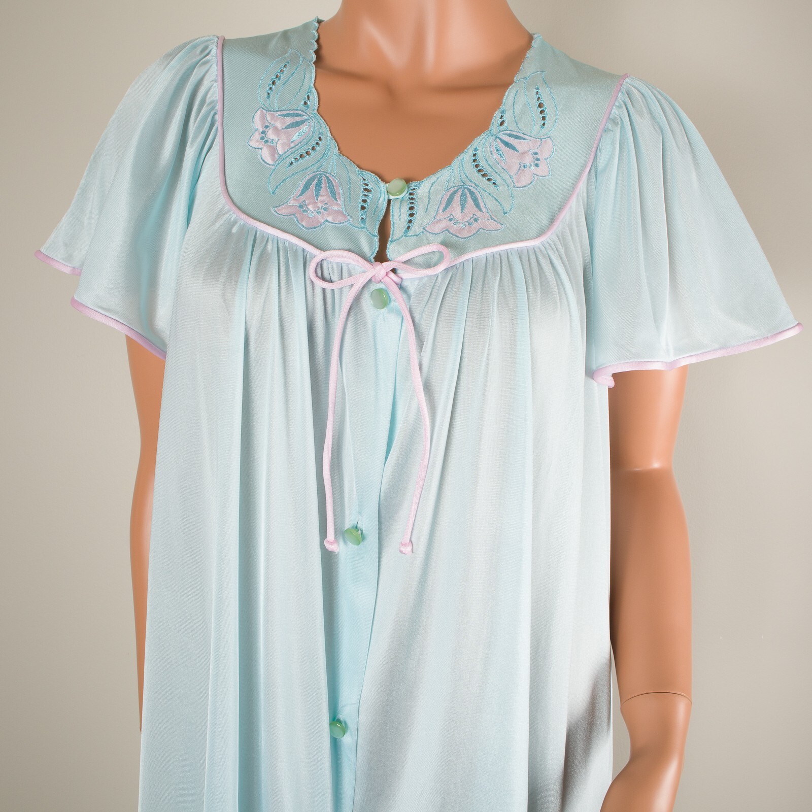 💖 GILEAD Vintage M Seafoam Nylon Robe Button Nightgown Embroidered Short Sleeve