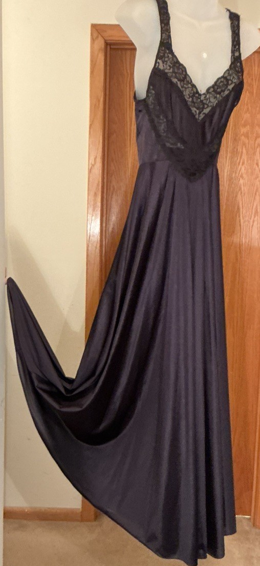 VTG USA Undercoverwear Formfit FULL SWEEP Nightgown w/Lace, Olga-Dupe 48190 Sz M